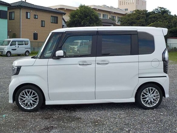 2022 Honda N-BOX II Рестайлинг, белый - вид 4
