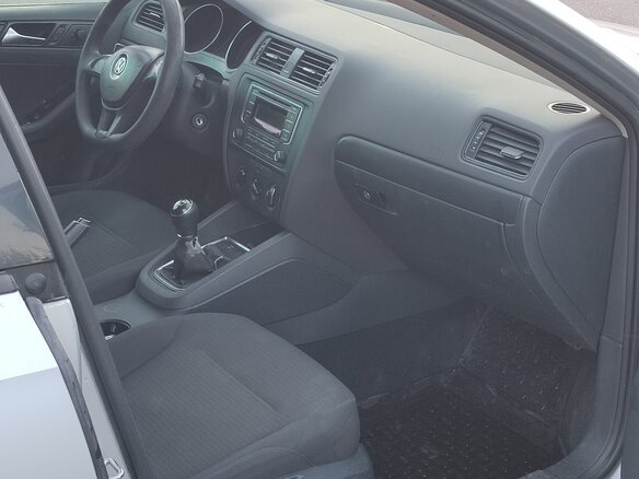 2015 Volkswagen Jetta VI Рестайлинг, серебристый, 650000 рублей - вид 6
