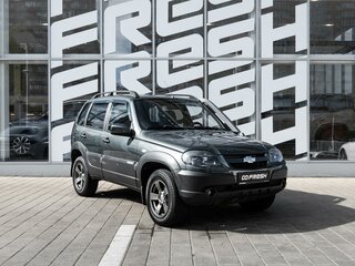 2018 Chevrolet Niva I Рестайлинг, зелёный, 900000 рублей, вид 1