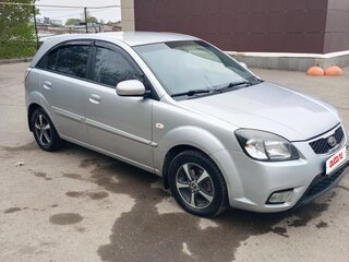 2010 Kia Rio II Рестайлинг, серебристый, 500000 рублей, вид 4