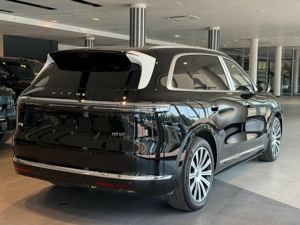 2026 Aito M7 53.4 kWh II, чёрный, 8900000 рублей - вид 19