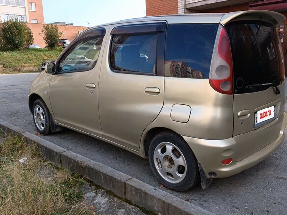 2000 Toyota FunCargo, золотистый - вид 3