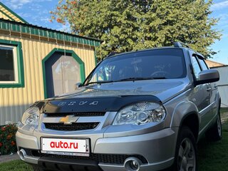2012 Chevrolet Niva I Рестайлинг, серебристый, 650000 рублей, вид 1