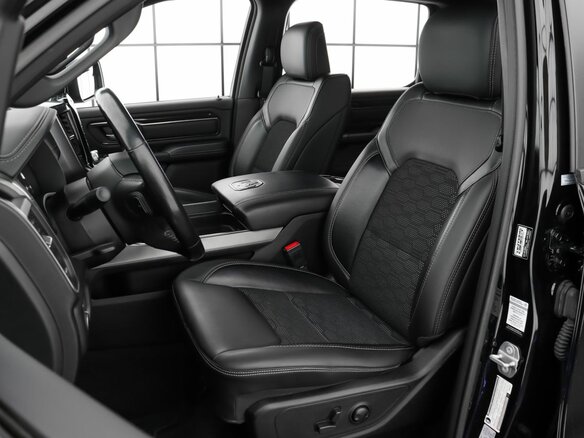 2022 Ram 1500 Crew Cab V, чёрный, 6980000 рублей - вид 9