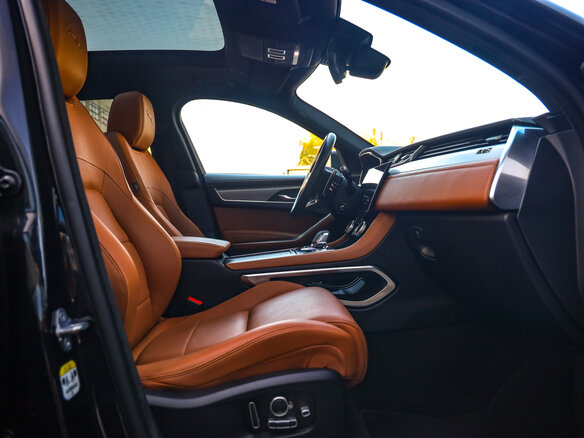 2020 Jaguar F-Pace I Рестайлинг, чёрный, 5199000 рублей - вид 30