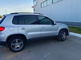2011 Volkswagen Tiguan I Рестайлинг, серебристый, 900000 рублей, вид 3