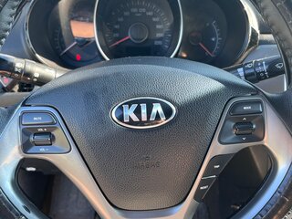 2015 Kia Rio 6-speed III, голубой, 700000 рублей, вид 5