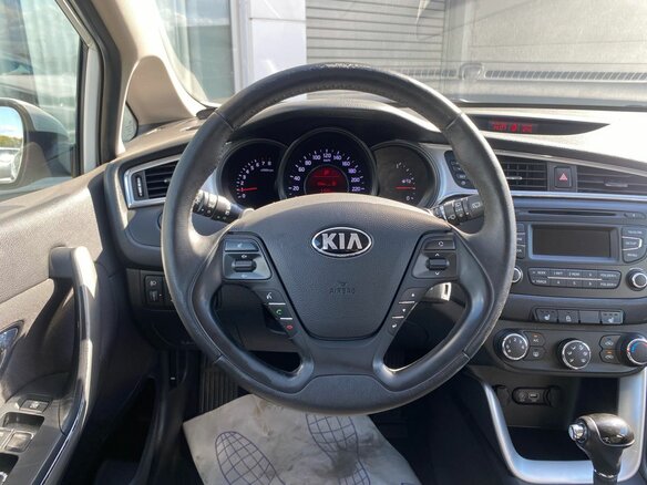 2018 Kia Ceed II Рестайлинг, белый - вид 10
