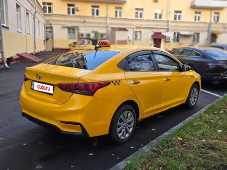 2019 Hyundai Solaris II, жёлтый, 771000 рублей, вид 5