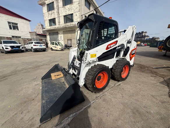 2026 Bobcat S530, белый, 5200000 рублей - вид 4