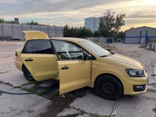 2019 Volkswagen Polo V Рестайлинг, жёлтый, 650000 рублей, вид 3