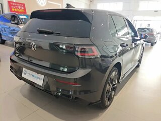 2025 Volkswagen Golf VIII Рестайлинг, чёрный, 3750000 рублей, вид 3