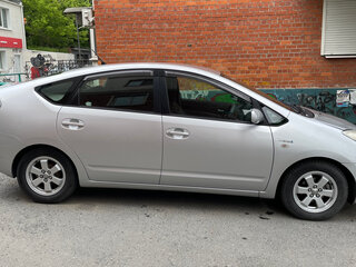2010 Toyota Prius JDM II Рестайлинг (XW20), серебристый, 585000 рублей, вид 4