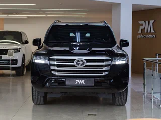 2023 Toyota Land Cruiser 300 Series, чёрный, 18500000 рублей, вид 2