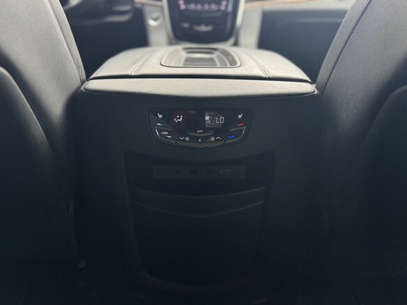2020 Cadillac Escalade IV, белый, 3665000 рублей - вид 19