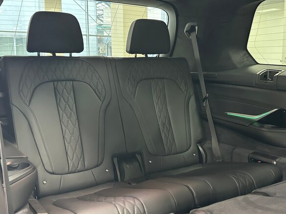 2026 BMW X7 40d I (G07) Рестайлинг, чёрный, 15990000 рублей - вид 12