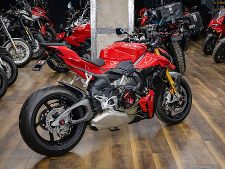2026 Ducati Streetfighter V4, красный, 3090000 рублей, вид 4