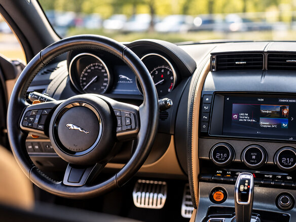 2017 Jaguar F-Type I Рестайлинг, белый, 4499000 рублей - вид 5