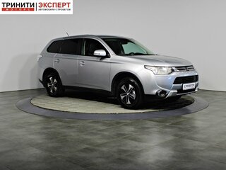 2014 Mitsubishi Outlander III Рестайлинг, серебристый, 1526000 рублей, вид 3