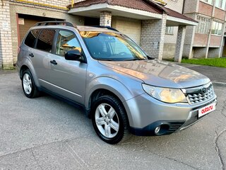 2011 Subaru Forester III Рестайлинг, серебристый, 855000 рублей, вид 2