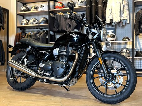 2018 Triumph Street Twin, чёрный, 700000 рублей, вид 2