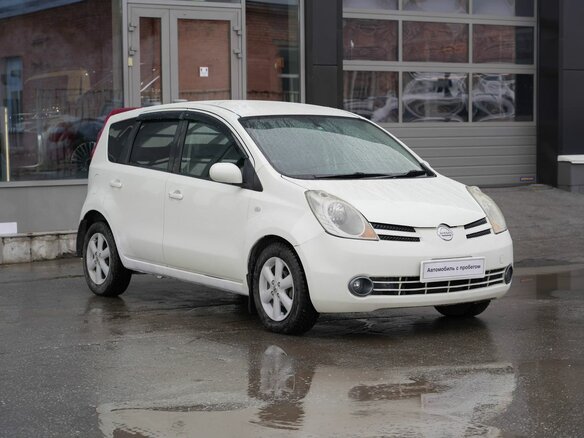 2005 Nissan Note I, белый, 370000 рублей - вид 2