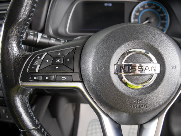 2018 Nissan Leaf II (ZE1), чёрный, 1699000 рублей - вид 15