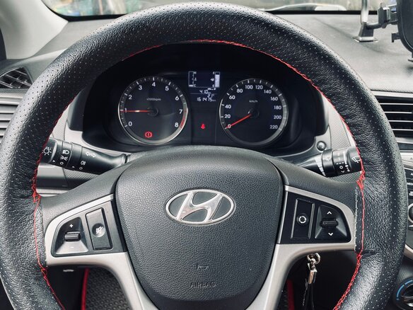 2015 Hyundai Solaris I Рестайлинг, белый, 550000 рублей - вид 7