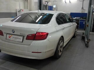 2013 BMW 5 серии 520i VI (F10/F11/F07), белый, 1716000 рублей, вид 3