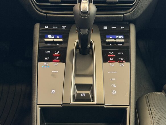 2025 Porsche Macan I Рестайлинг 2, чёрный, 11495000 рублей - вид 29
