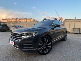 2020 Volkswagen Touareg III, серый, 5100000 рублей, вид 1