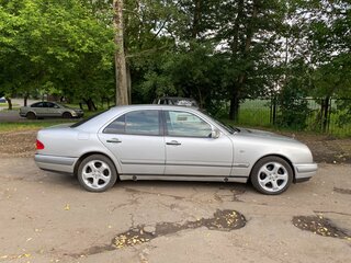1997 Mercedes-Benz E-Класс 230 II (W210, S210), серый, 700000 рублей, вид 3