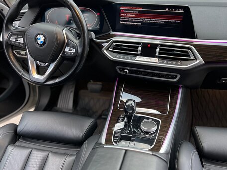 2020 BMW X5 25d IV (G05/G18), белый, 4900000 рублей, вид 5