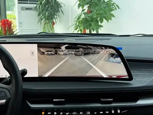 2025 Cadillac XT4 I Рестайлинг, красный - вид 14