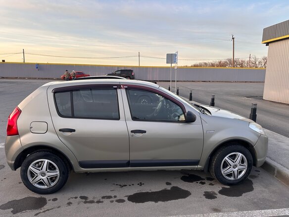 2010 Renault Sandero I, бежевый, 510000 рублей - вид 4