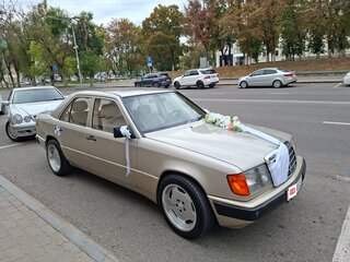 1988 Mercedes-Benz W124 230 4-speed, серебристый, 430000 рублей, вид 1