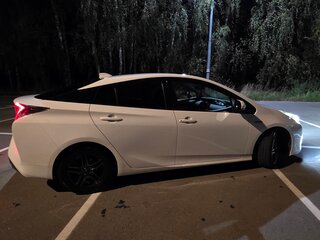 2017 Toyota Prius IV (XW50), белый, 1399000 рублей, вид 5