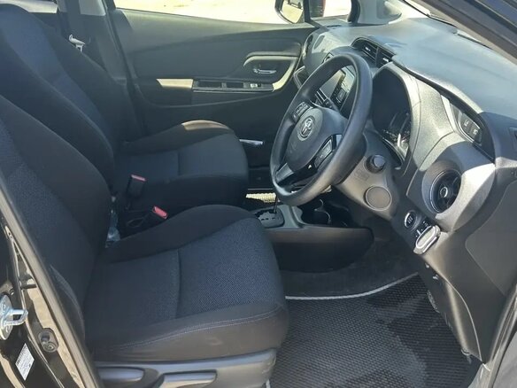 2016 Toyota Vitz III (XP130) Рестайлинг, чёрный - вид 19