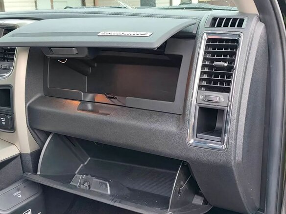 2014 Dodge RAM IV (DS/DJ), чёрный, 4400000 рублей - вид 17