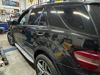 2005 Mercedes-Benz M-Класс 500 II (W164), чёрный, 900000 рублей, вид 4