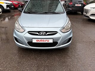 2011 Hyundai Solaris I, серебристый, 650000 рублей, вид 2