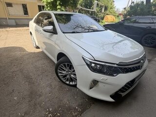 2016 Toyota Camry VII (XV50) Рестайлинг, белый, 1850000 рублей, вид 2