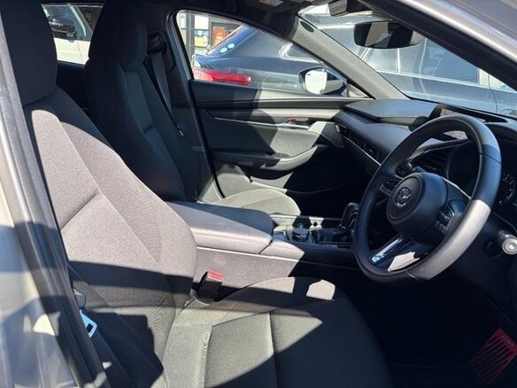 2022 Mazda 3 IV (BP), серебристый, 1650000 рублей - вид 9