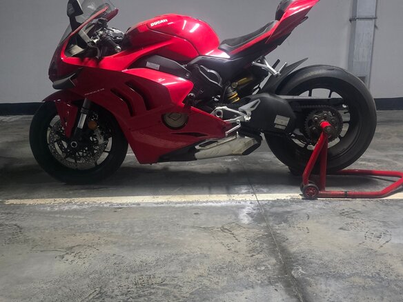 2021 Ducati Panigale V4, красный, 2390000 рублей - вид 2