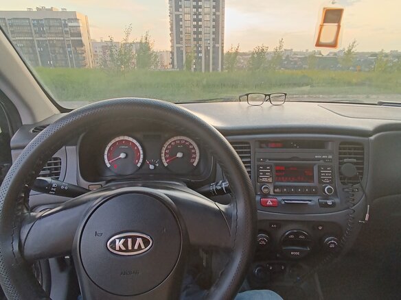 2010 Kia Rio II Рестайлинг, чёрный, 380000 рублей - вид 8