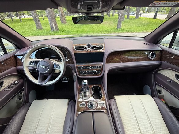 2021 Bentley Bentayga I Рестайлинг, фиолетовый, 19300000 рублей - вид 16