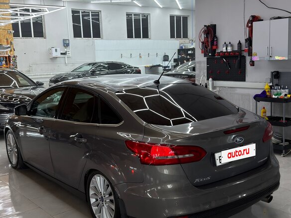 2015 Ford Focus III Рестайлинг, коричневый, 1150000 рублей - вид 3