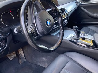 2019 BMW 5 серии 520d VII (G30/G31/G38), чёрный, 4000000 рублей, вид 5