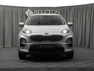 2018 Kia Sportage IV Рестайлинг, серебристый, 1800000 рублей, вид 3