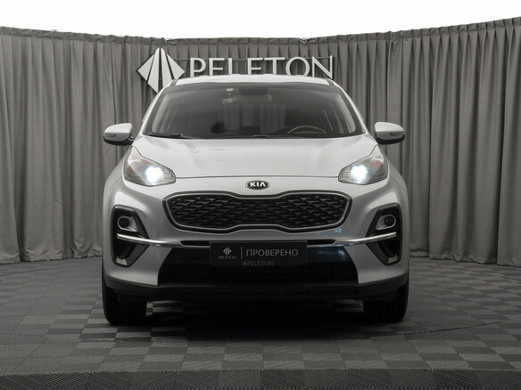2018 Kia Sportage IV Рестайлинг, серебристый, 1800000 рублей - вид 2